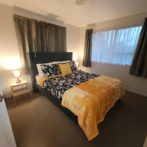 Couples Retreat, Reefton